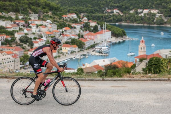 Sportska Događanja Brač 2025: Biciklističke, Triatlonske i Trkačke Utrke