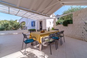 Villa Milna Bay