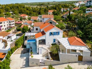 Villa Milna Bay